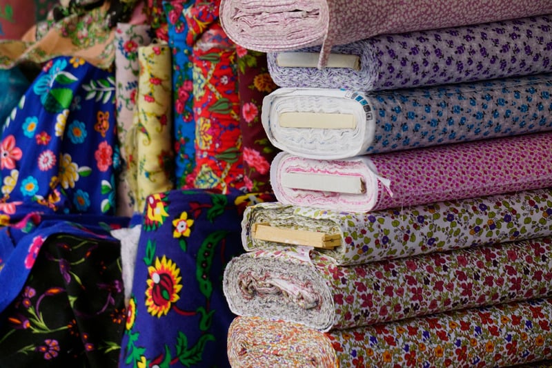 Màu sắc và họa tiết của vải ảnh hưởng đến không gian sống